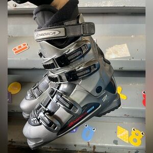 Nordica T5 Ski Boots – Size 300mm – Excellent Condition!